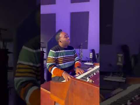 HAPPY SUNDAY FAMILY!🙏Get your praise started now and listen to our new album #BelieveAgain!🔥