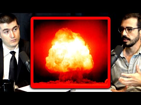 First nuclear bomb explosion: Enrico Fermi's personal experience | Luís and João Batalha