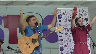 Backyard Swinging - Tim Kubart - Kidstock 2018