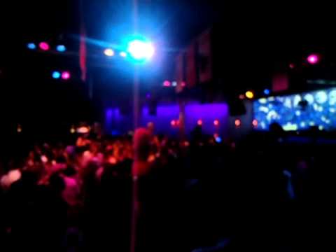 Mark Knight playing Hands in Mine - Monday's Calling Space Ibiza - 22.08.2011