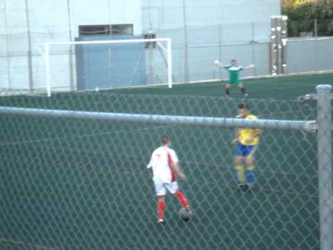 Minuto 40. Javi González lo intenta desde lejos para el Tajamar