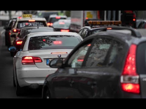 NEUES FÜR AUTOFAHRER: 2019 könnte das Warten in der Zulassungsstelle vorbei sein