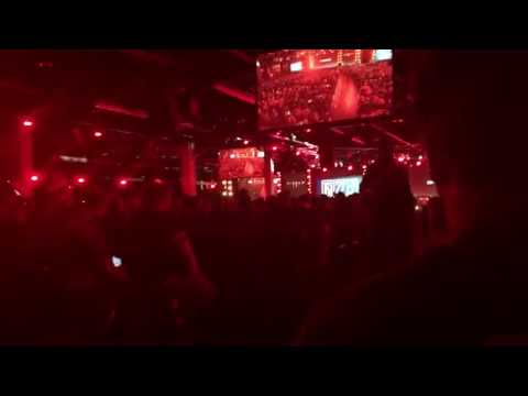 Diablo IV Reveal - BlizzCon crowd reaction (with broadcast glitch)