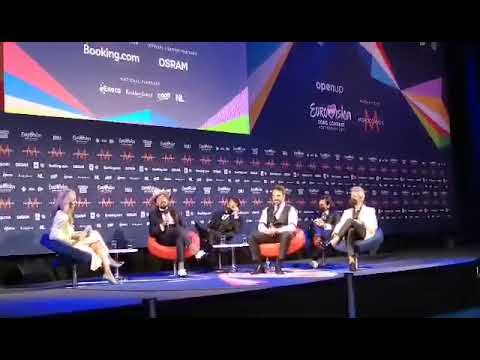 The Black Mamba sing "Amar pelos dois" @ Portugal's Press Conference