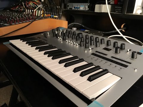 Korg Minilogue 4 voice analog poly synth unboxing quick jam, demo first impressions synthesizer