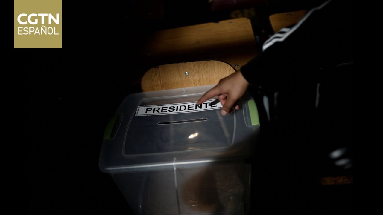 Quince millones de chilenos eligen presidente en las primeras elecciones obligatorias
