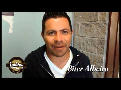 SALUDO DE PITER ALBEIRO A LUTHIER CHOCOLATES