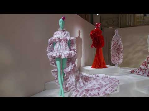 GIAMBATTISTA VALLI HAUTE COUTURE 17 - "EXHIBITION"