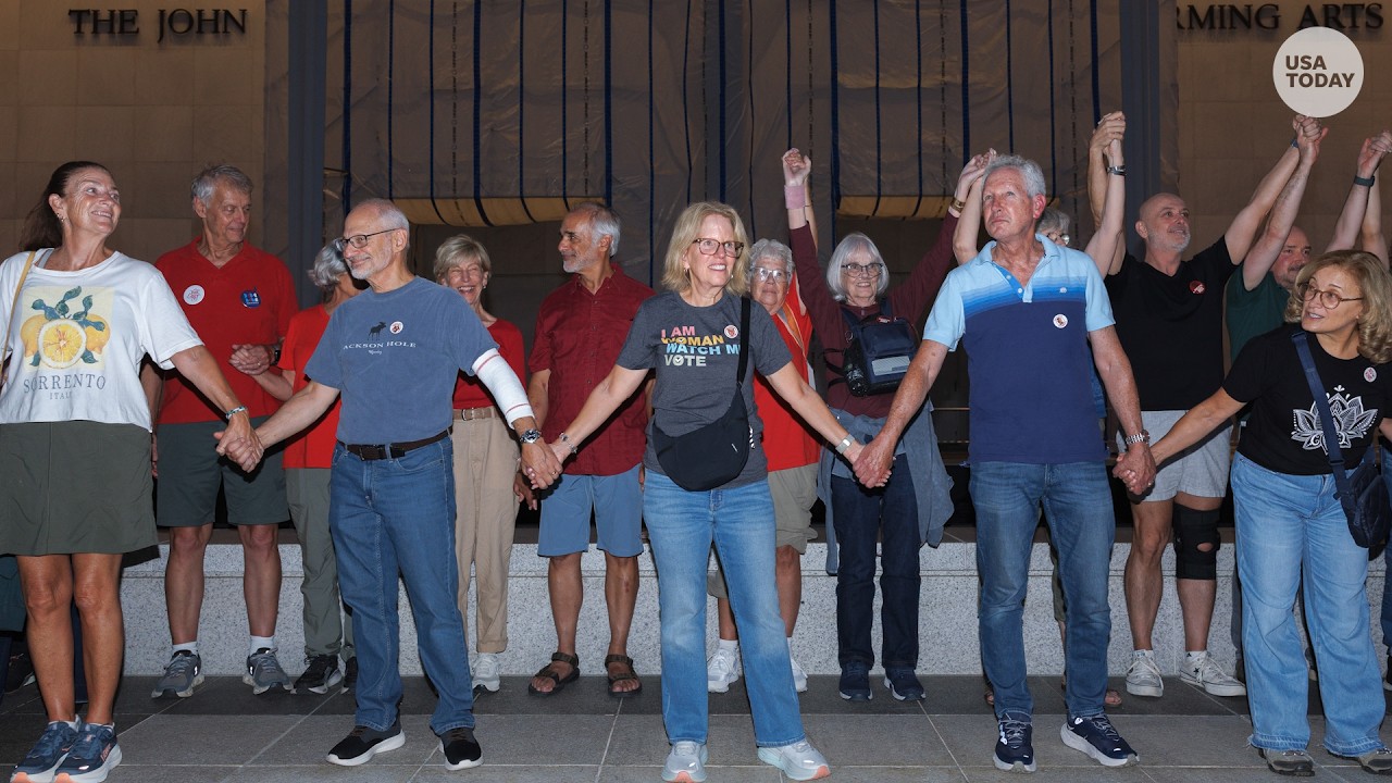 Protesters form human chain outside Kennedy Center over Trump-backed closure