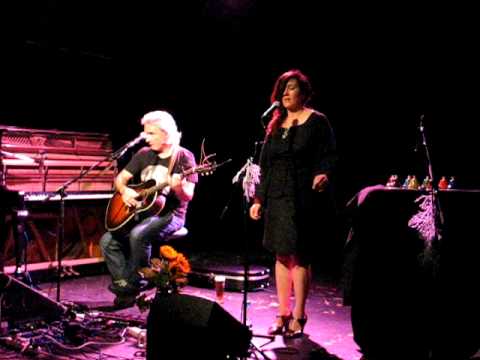 Maria Doyle Kennedy & Kieran Kennedy - 01. Sing to Me - Olomouc 2011