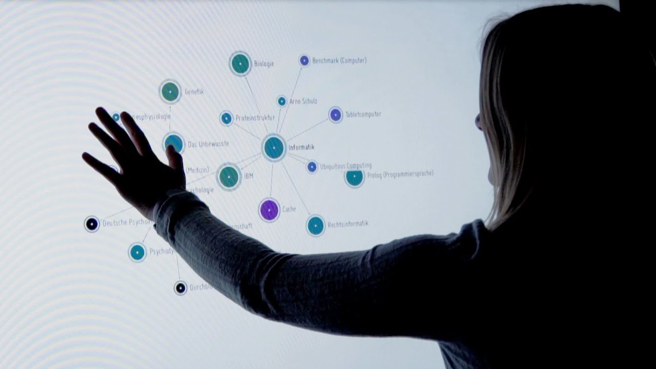 Knowledge construction through mass collaboration