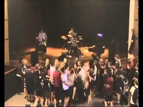 Stupid stage dive attempt ! Fail !