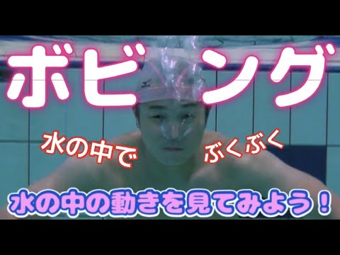 piscine-jardin-forme-rectangulaire-chaises-longues-parasols-pelouse