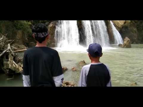 PARODI GOD BLESS YOU - ATTA HALILINTAR ft. ELECTROOBY (Music Video) versi luis & aris MADURA
