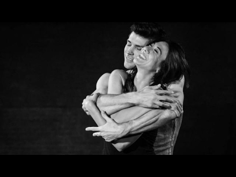 Virginia Raffaele sorprende mentre balla con Roberto Bolle, ecco cosa 'nasconde' dietro quel passo