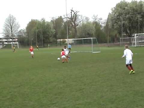 Eerste poule wedstrijd Barcelona Soccer Schools - DOVO JO11-1