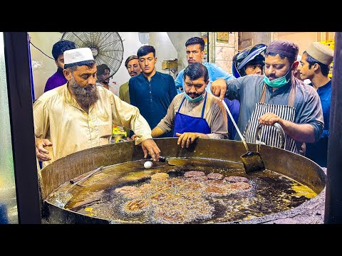 WORLD FAMOUS CHAPLI KABAB IN PAKISTAN | SPECIAL CHAPLI KABAB RECIPE | EXTREME PAKISTANI STREET FOOD