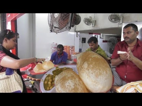 Tewari Bro Special Kolkata Bara Bazar | Big Chola Bhatura/Tikia Chola | Best Veg Street Food India Video