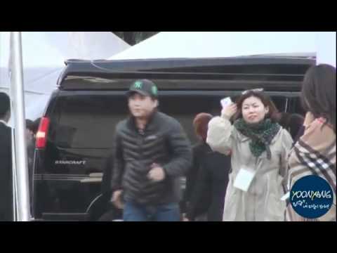 [FANCAM] B2ST 비스트 - Yoseob hugging 2PM Junsu and Chansung