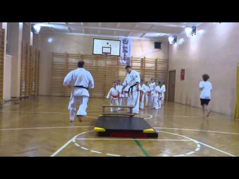 KKSKarate - trening dla grupy "podstawowej" - "latające kopy"