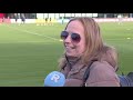 Supporters Feyenoord genieten na op eerste training na historische klassieker (6-2)