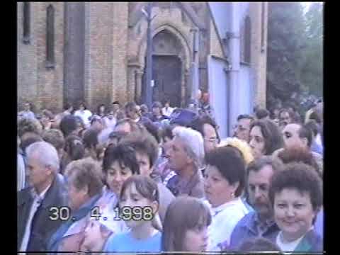 A díszkút avatása Szentesen a Luther téren, 1998.