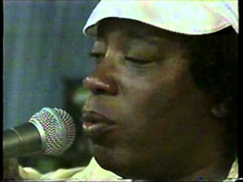 Milton Nascimento - Cuitelinho ao vivo - Embu das Artes SP 1991.