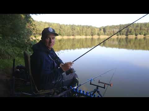 Colored groundbait and pellets - Compact Method Feeder and the PZW forest lake