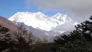 preview picture of video 'Mnt. Everest seen from Tengboche village - EBC trek, Nepal 2014'