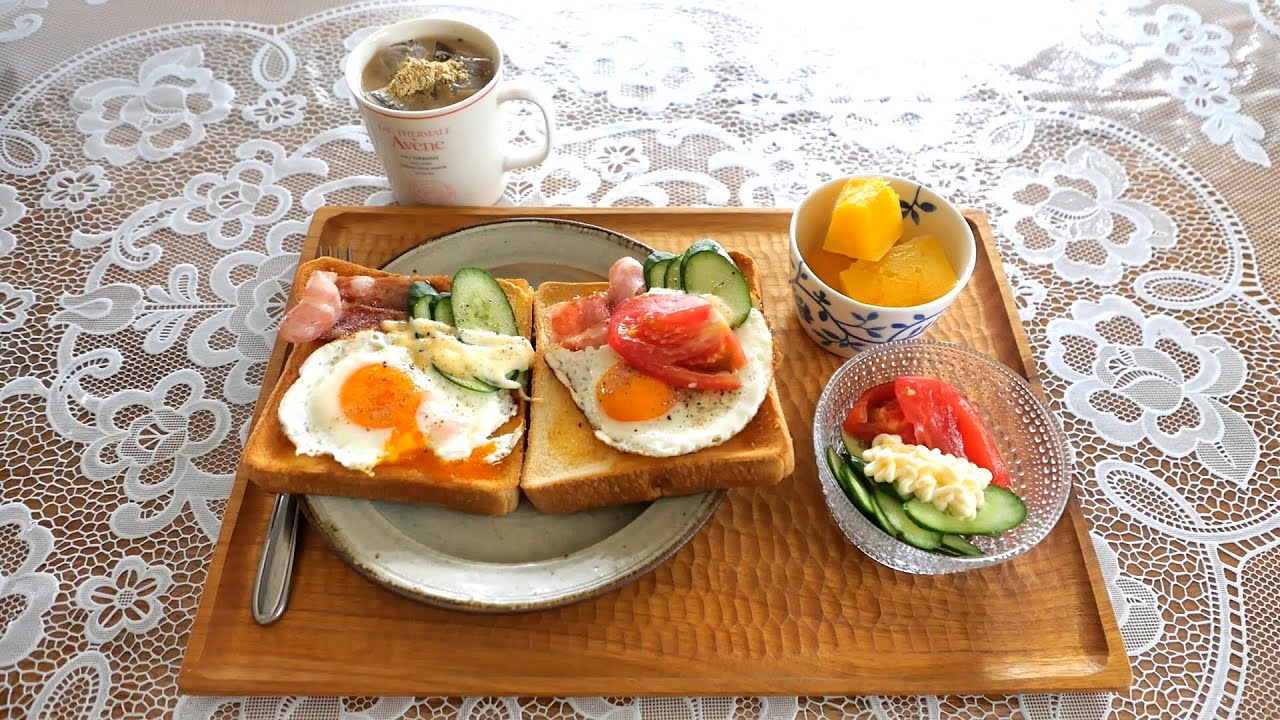 目玉焼きトースト　白いあじさい