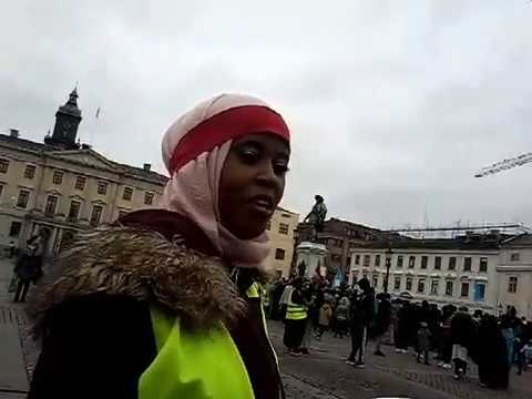 Folkets torg fylls med dedikerade människor som hjälper att hjälpa...