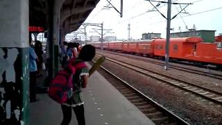 preview picture of video 'Train Arrival at Kaifeng Station(開封站)'