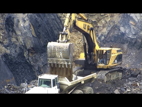 Caterpillar 375 ME Loading Terex TA35's