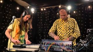 Peaking Lights - New Grrls (Live on KEXP)