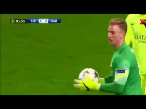 Lionel Messi sneaks on Joe Hart | 2015