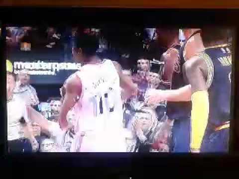 Demar Derozen Monster Dunk over Trstan Thompson