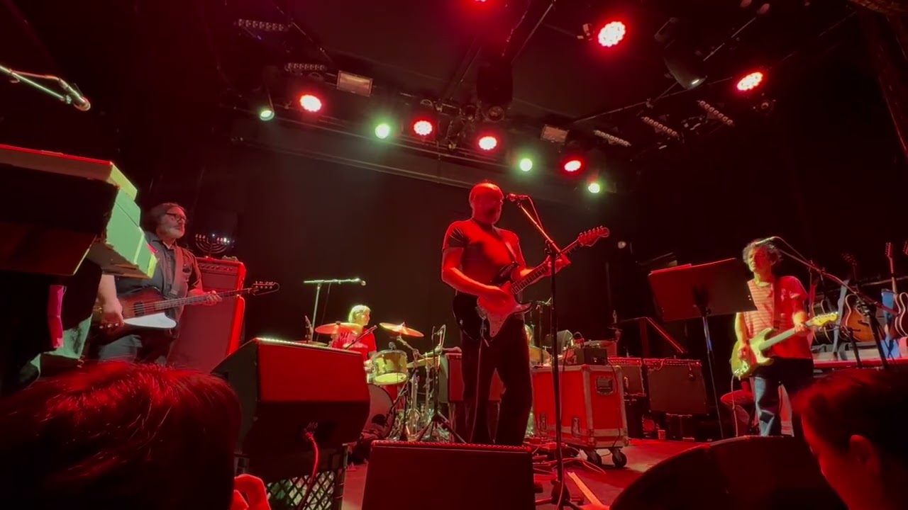 Yo La Tengo - Gimme Some Money, She&rsquo;s My Best Friend, Jokerman - 2025-12-15 - Bowery Ballroom, NYC - YouTube