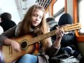 Русская девушка поет "Je veux" под гитару в электричке.flv 