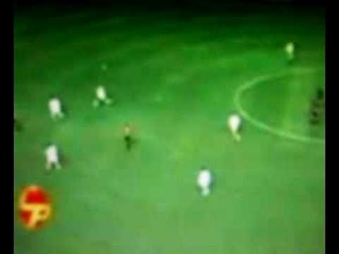 Gol de arco a arco de Damian Lanza del Deportivo Cuenca a Liga Deportiva Universitaria de Quito