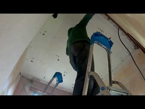 Pose d'isolant et de rails placo sur hourdis brique