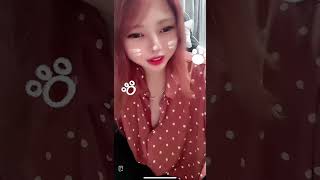 【TikTok】ゆるゆるのシャツからおっぱいポロリ 乳首ポチのご褒美つき めっちゃノーブラ