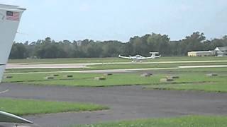 preview picture of video 'Powered glider lands on Runway 22 at Clermont County/Sporty's Airport (I69)'