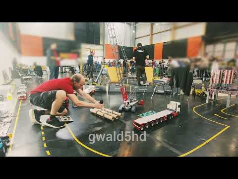 Liebherr LR 1110 loading a Nooteboom OVB Ballasttrailer