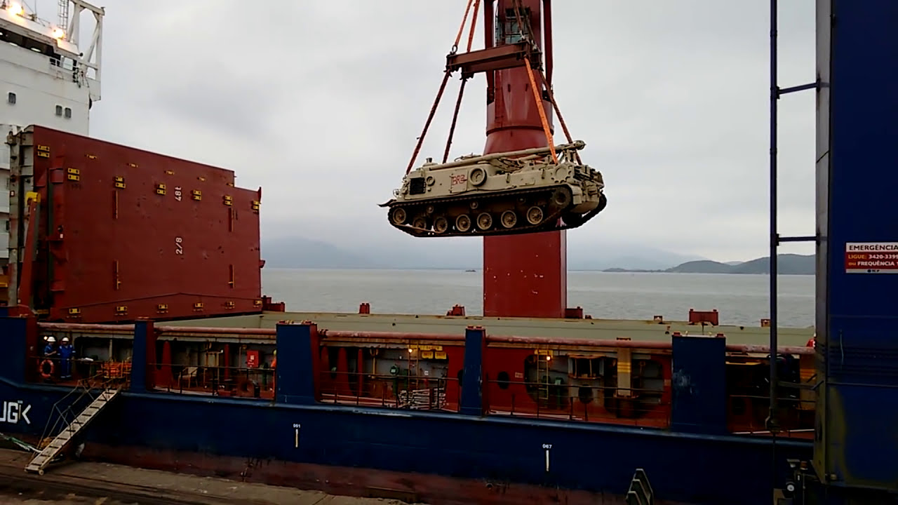 BLINDADOS DOADOS P/ E.U.A. - Operação de descarga do Navio