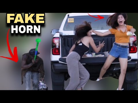 BEST FAKE HORN " PUBLIC PRANK " | Subrang nakakatawa
