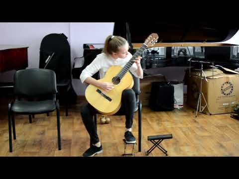 Исполнение пьесы на гитаре