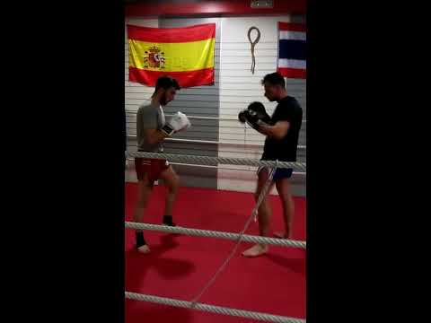 Muay thai sevilla sparring light carlos vs dani songkram gym