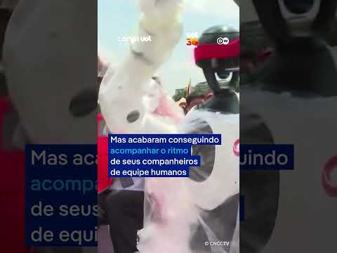 China coloca robôs humanoides para remar ao lado de humanos em festival