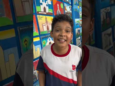 Meu filho apresentando o trabalho de artes da cidade de Nerópolis￼ no estado de Goiás￼