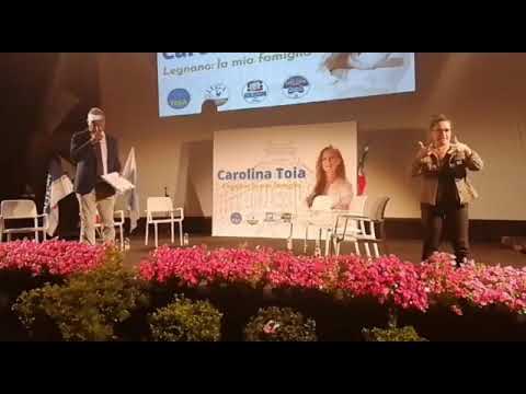 L’alzata di mano al comizio di Carolina Toia che ha scatenato la politica